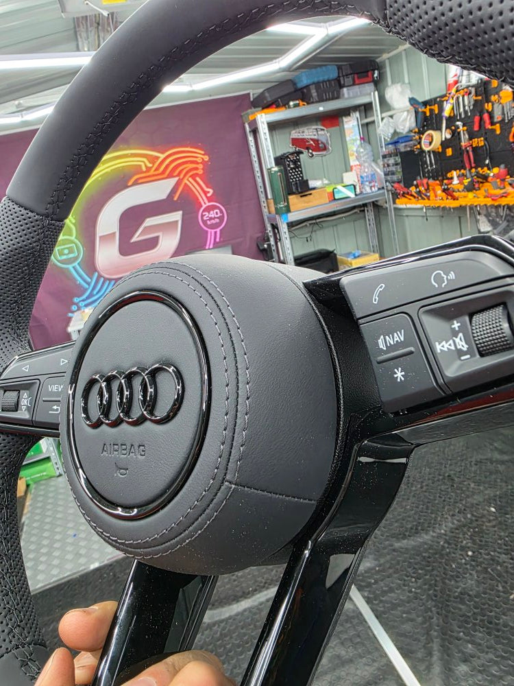 Volante Sportivo Custom per Audi – Personalizzazione & Performance Plug & Play